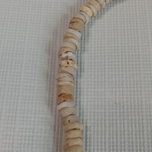 Vintage Off White and Tan Small Stacked Puka Shell Single Strand Choker Necklace - Picture 7 of 9